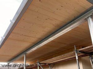 hergestellt mit einer auskragenden Decke und auf Stahlträgern